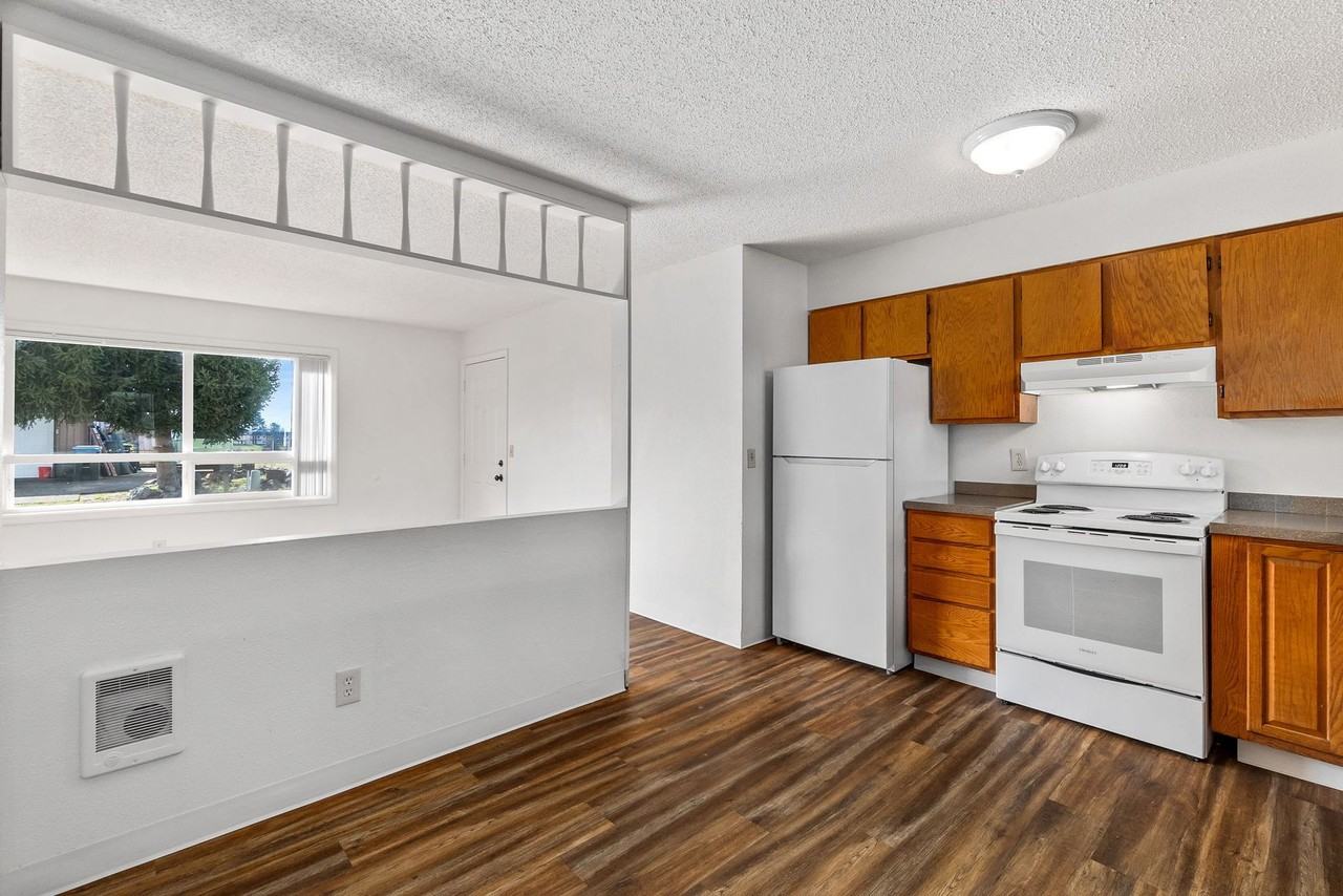 Lakeview Apartments Centralia, WA - Photo 3 of 8