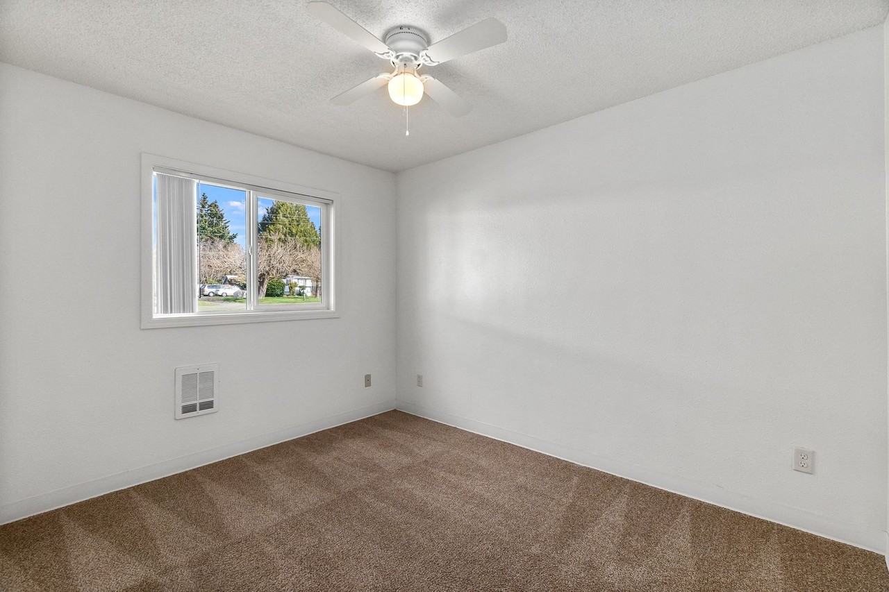 Lakeview Apartments Centralia, WA - Photo 5 of 8