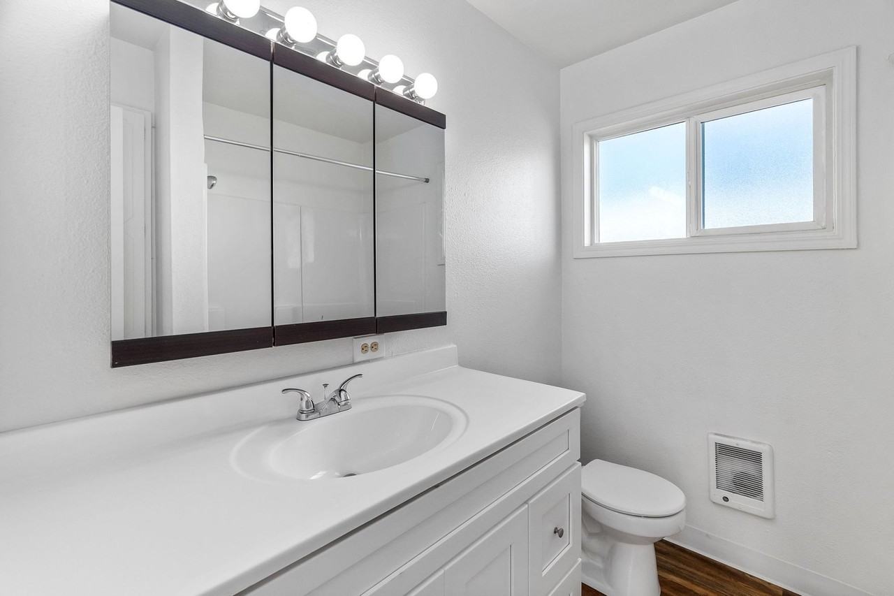 Lakeview Apartments Centralia, WA - Photo 6 of 8