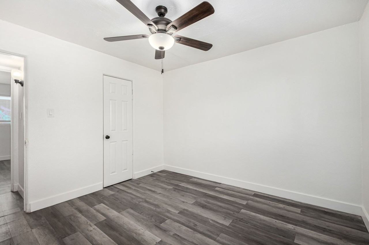 5525 N 27th Dr #17 - Photo 5 of 26
