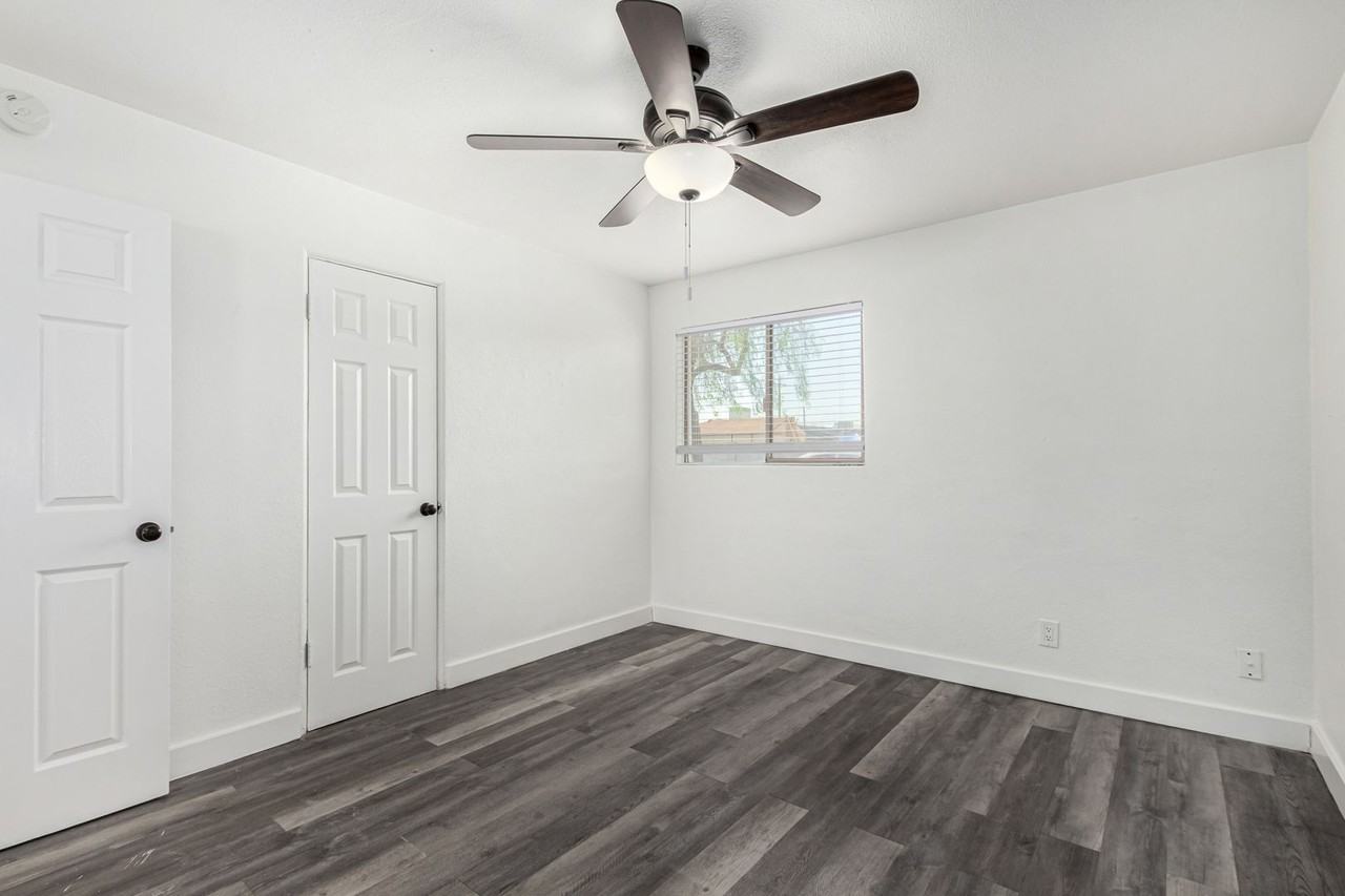 5525 N 27th Dr #17 - Photo 6 of 26