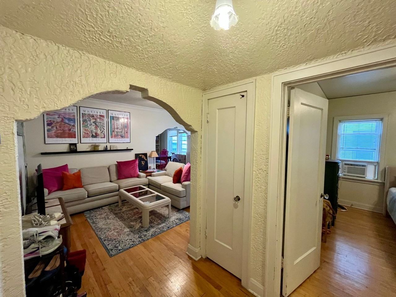 3825 N Oakland Ave - Photo 2 of 21