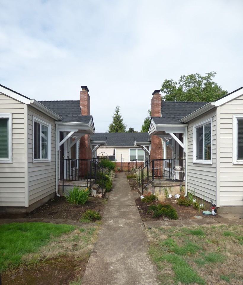 1189 Saginaw St S - Photo 2 of 10