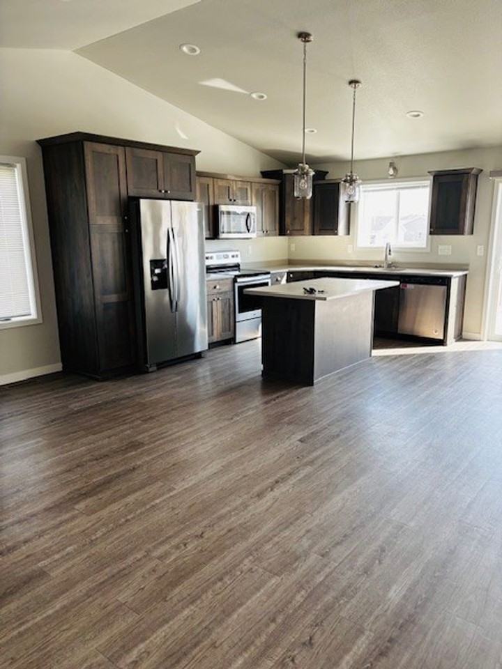 965 Ashley Dr W - Photo 3 of 8