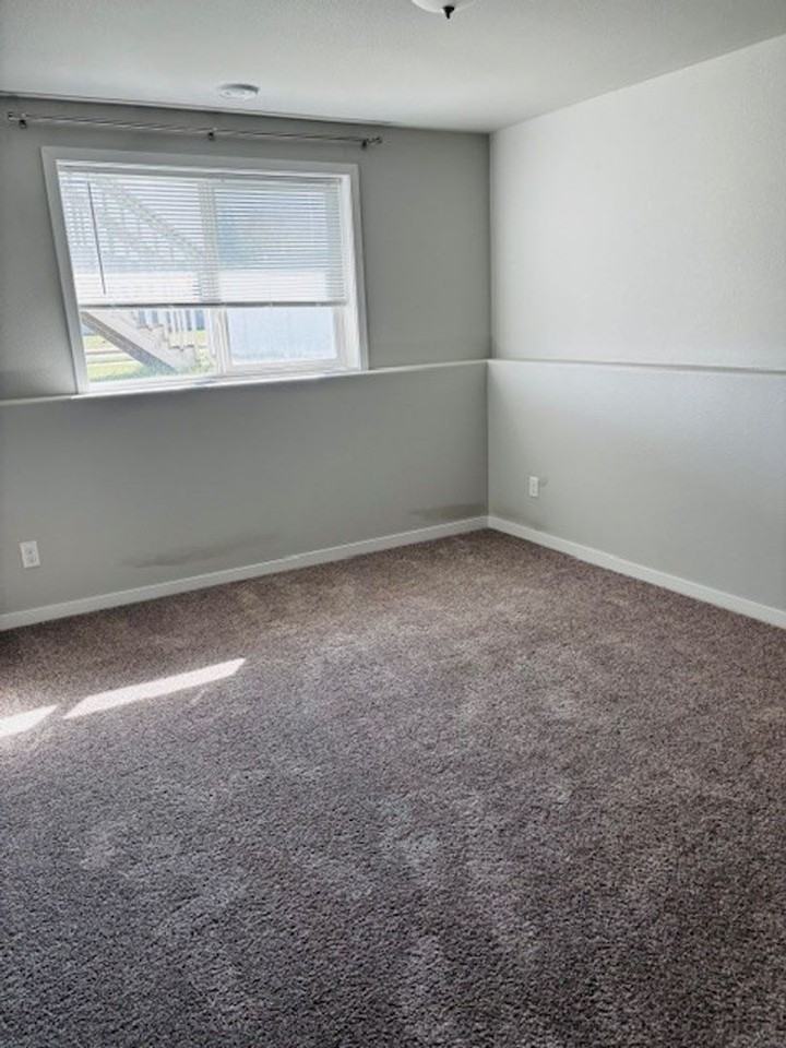 965 Ashley Dr W - Photo 4 of 8