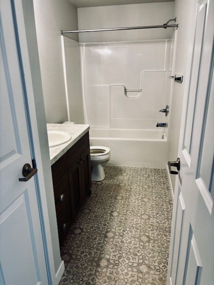 965 Ashley Dr W - Photo 6 of 8