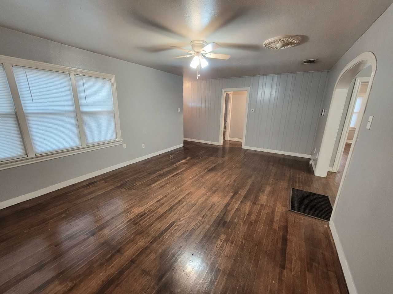 2117 30th St - Photo 3 of 17