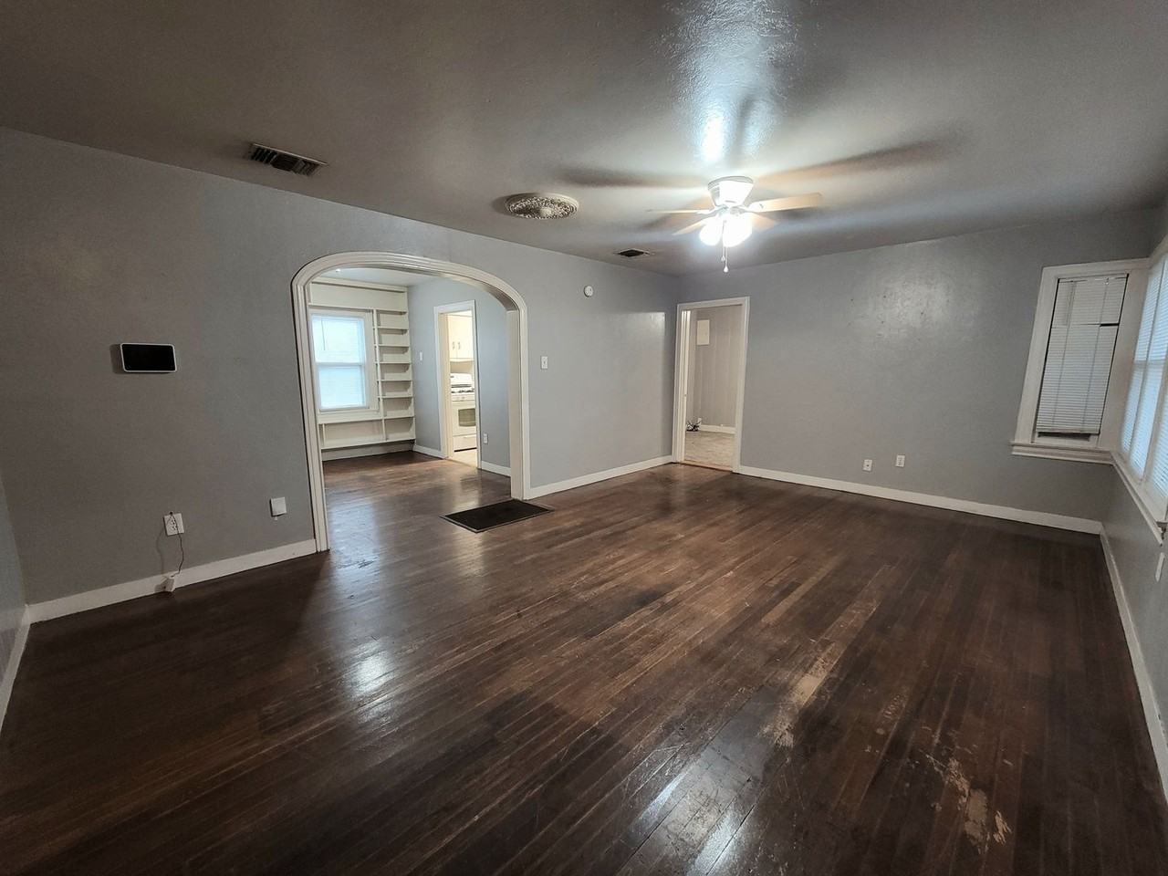 2117 30th St - Photo 4 of 17