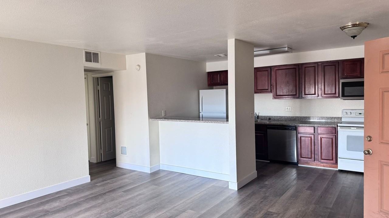 5321 River Glen Dr - Photo 2 of 7