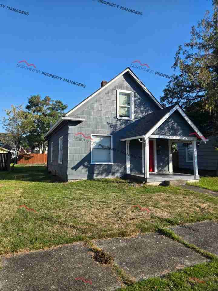 171 Sw Lewis St - Photo 2 of 8