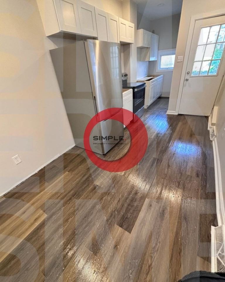 1143 Locust St - Photo 2 of 10