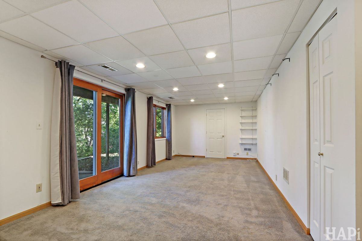 31 Troy St - Photo 2 of 23