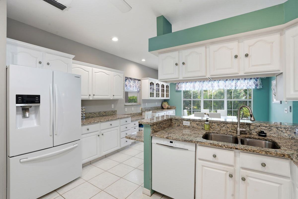 381 Worthington St - Photo 4 of 21