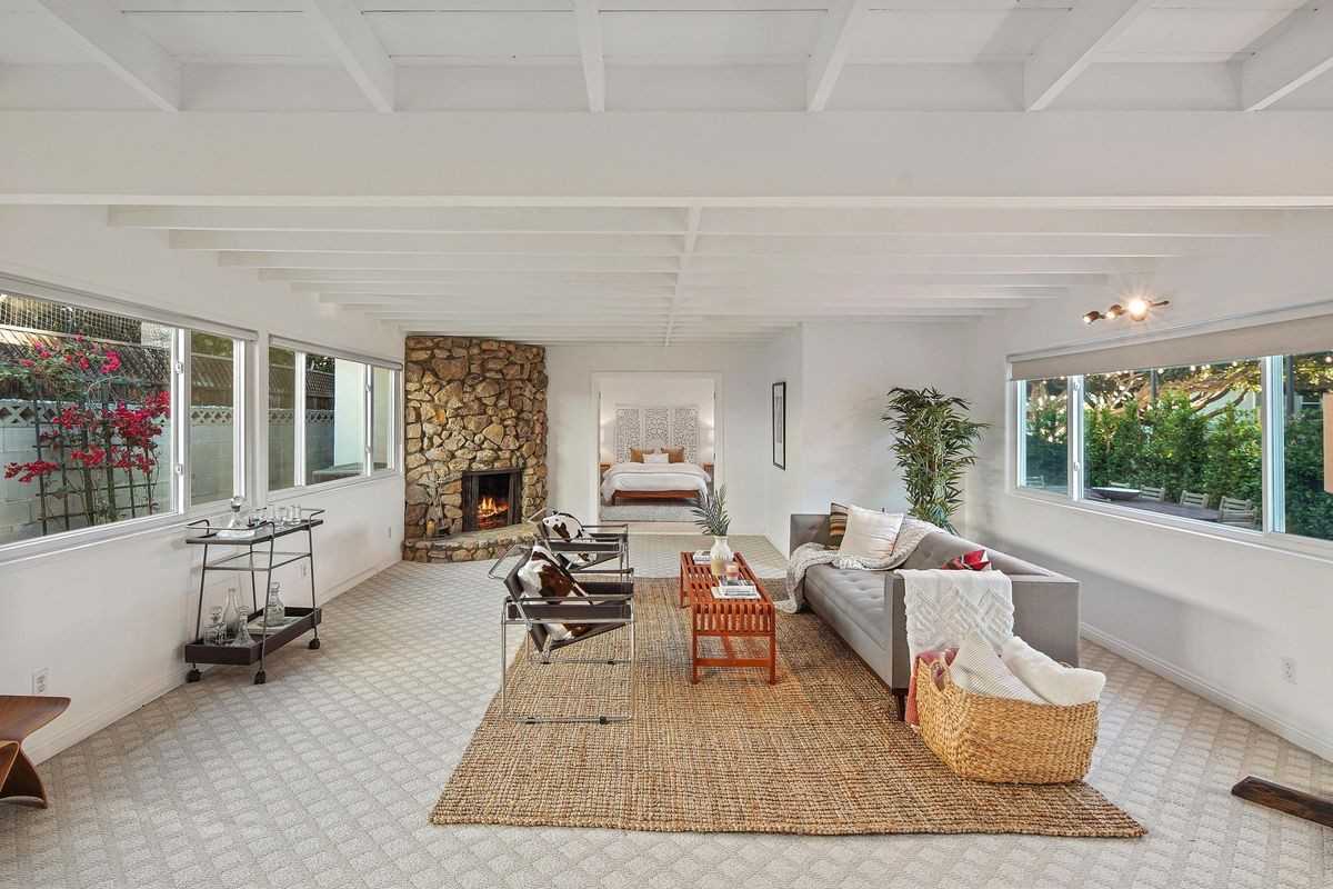 1102 Maple St - Photo 4 of 8