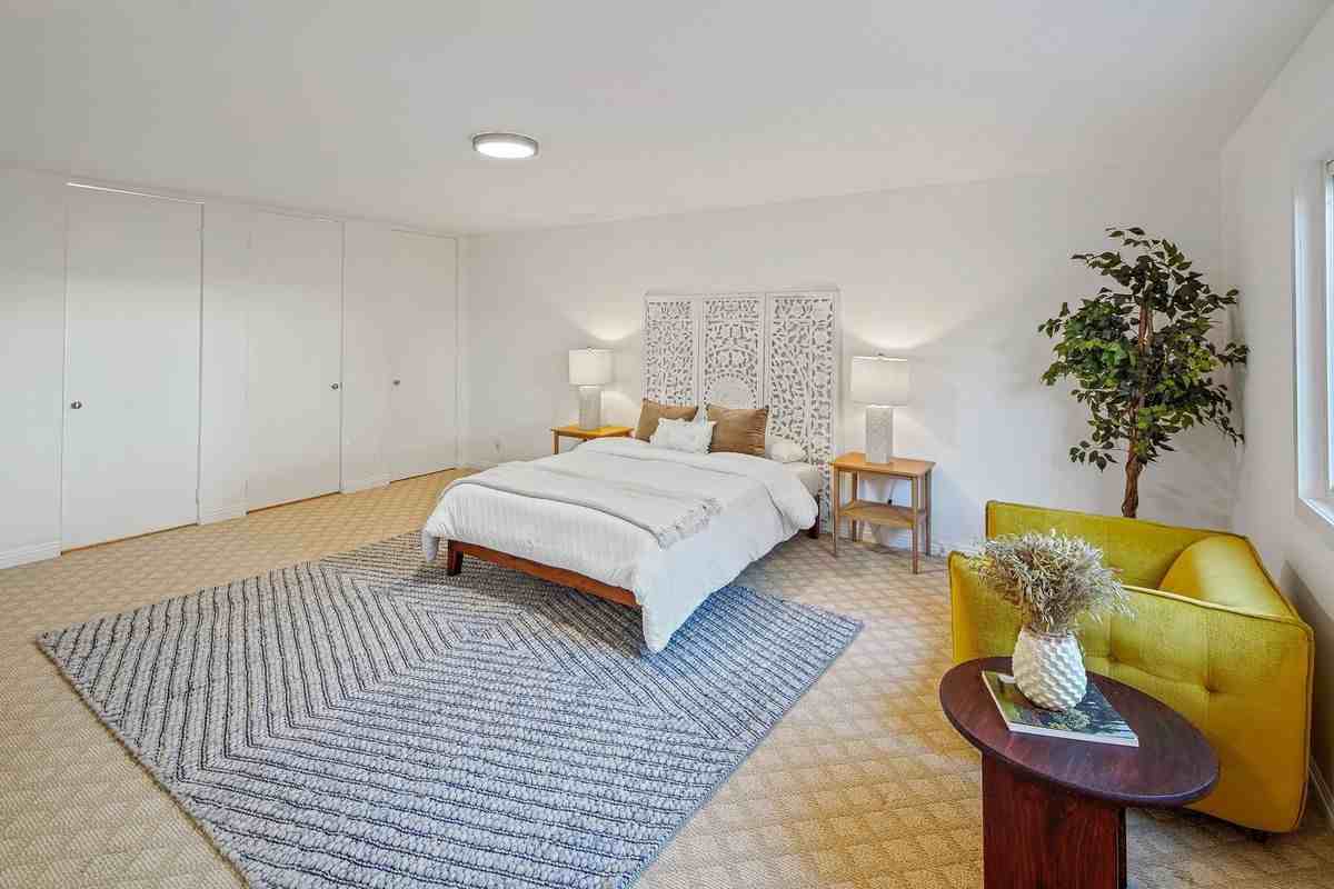 1102 Maple St - Photo 5 of 8