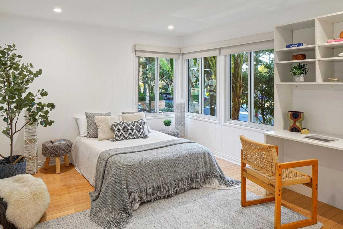 1102 Maple St - Photo 7 of 8