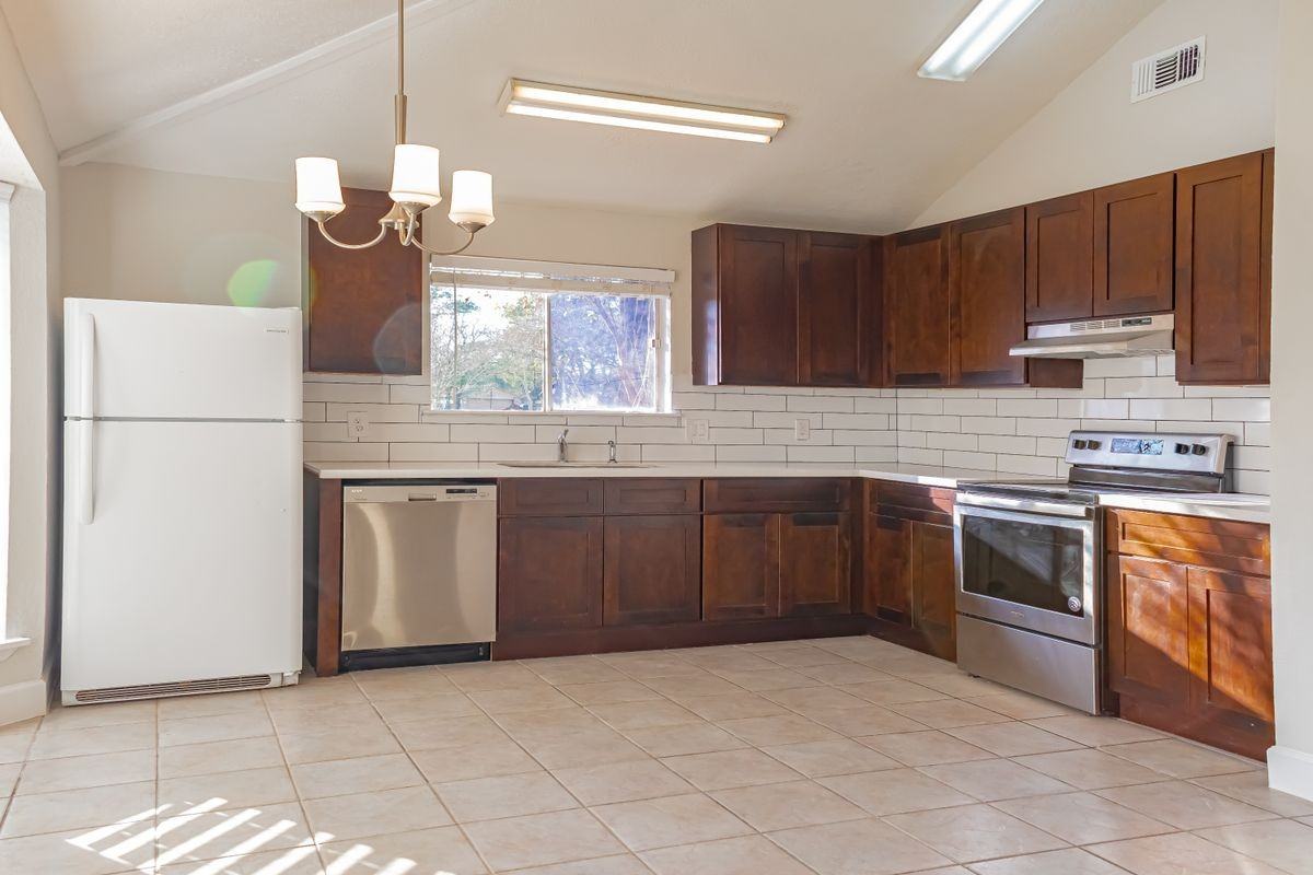 10223 Appleridge Dr - Photo 2 of 8