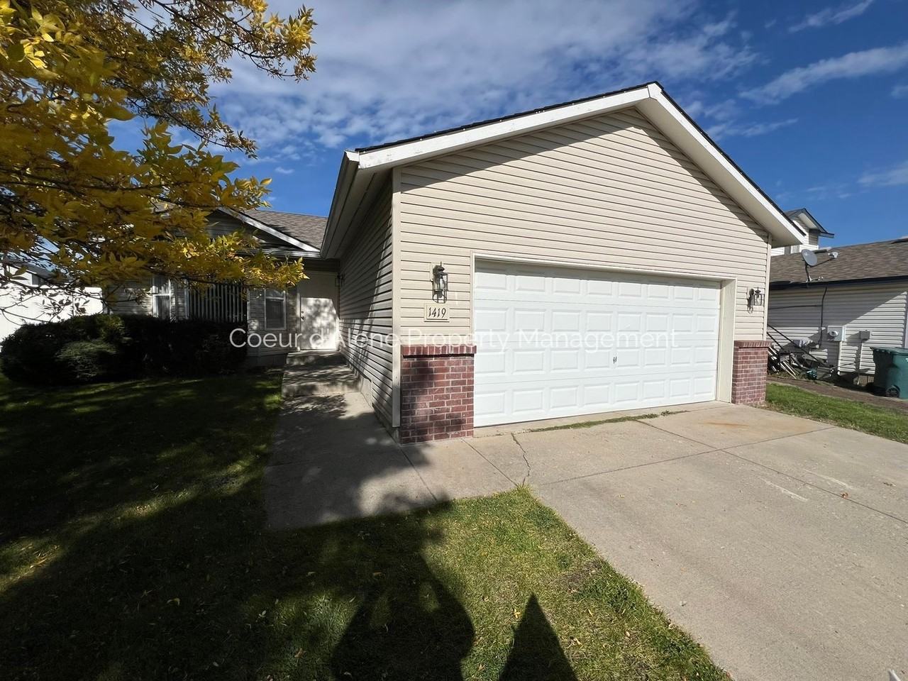 1419 W Coral Dr - Photo 2 of 13