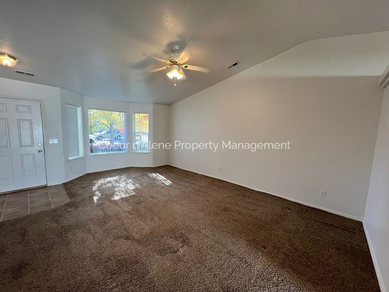 1419 W Coral Dr - Photo 3 of 13