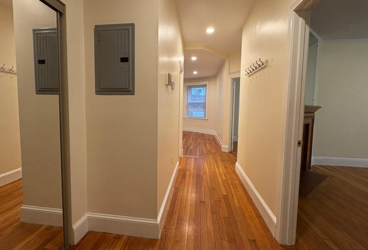 191 Winthrop Rd - Photo 4 of 4