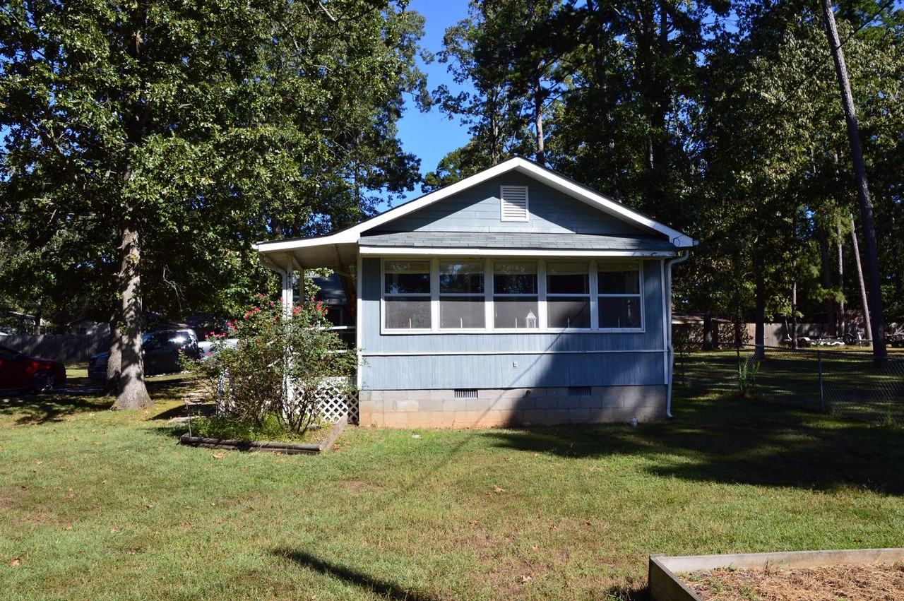 417 Houston Dr - Photo 3 of 17