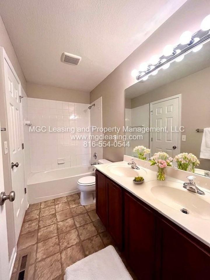 8426 N Ava Ave - Photo 5 of 18