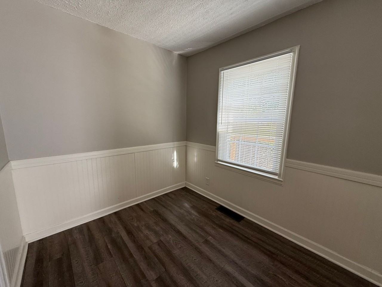 121 Donnelly Dr - Photo 3 of 10