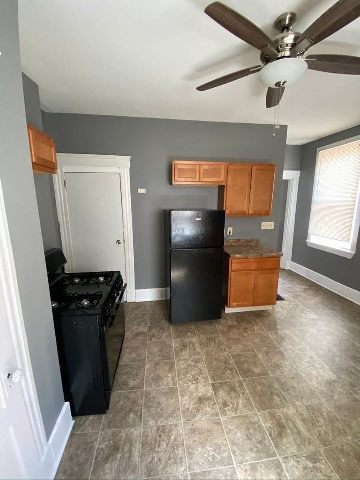 319 Warner St - Photo 3 of 27