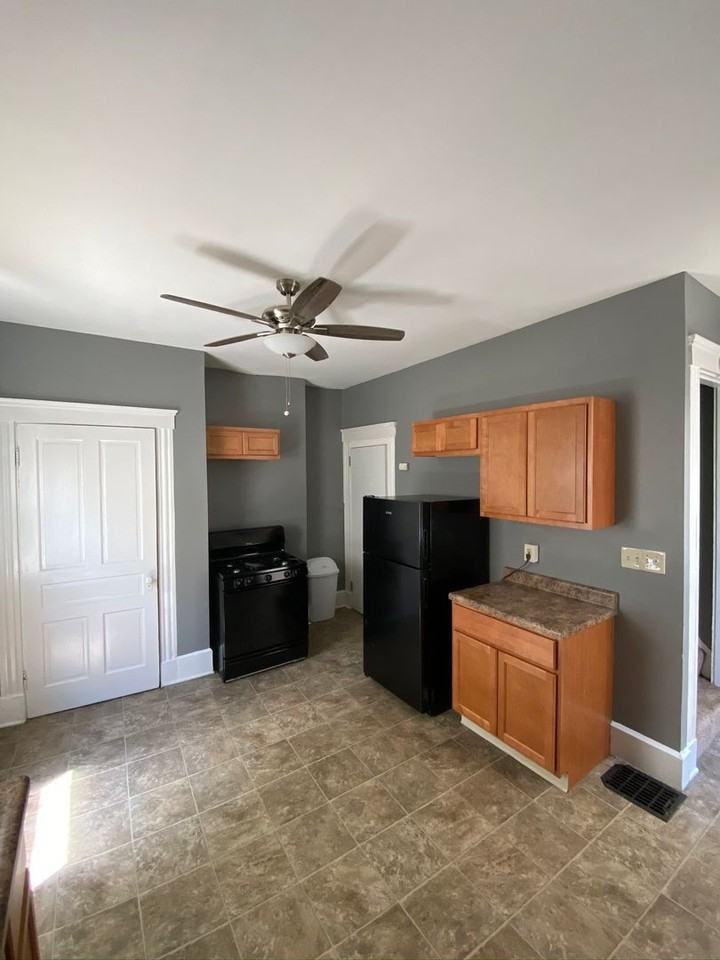 319 Warner St - Photo 4 of 27