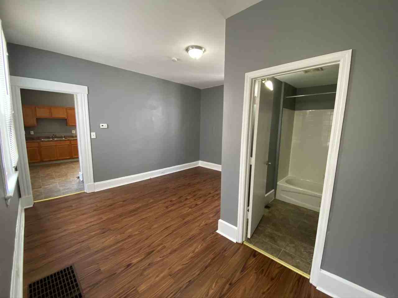 319 Warner St - Photo 5 of 27