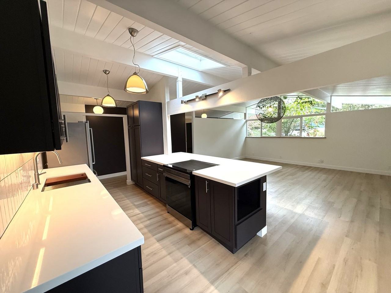 819 Greenberry Ln - Photo 3 of 17