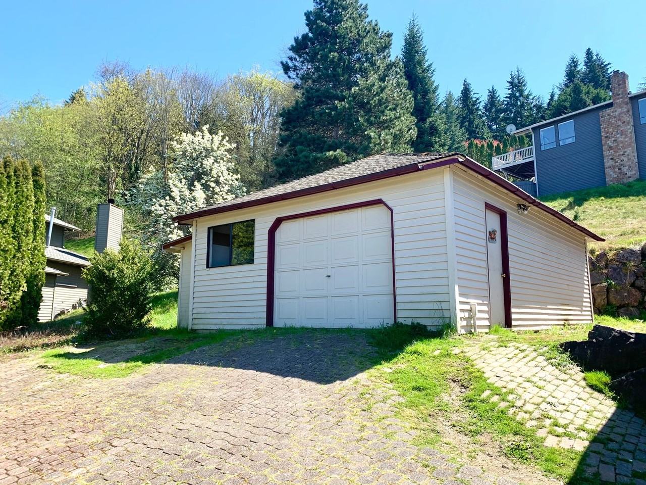 7052 Ne 164th St - Photo 2 of 22