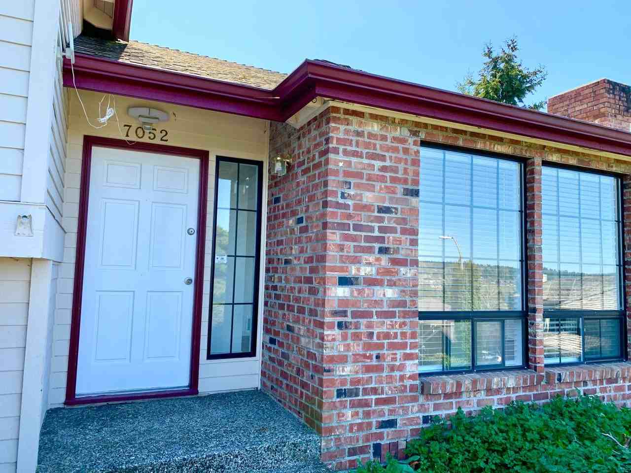 7052 Ne 164th St - Photo 3 of 22