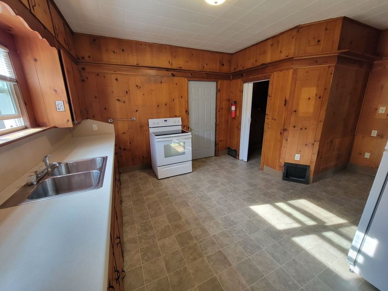 105 Seymour St - Photo 2 of 23