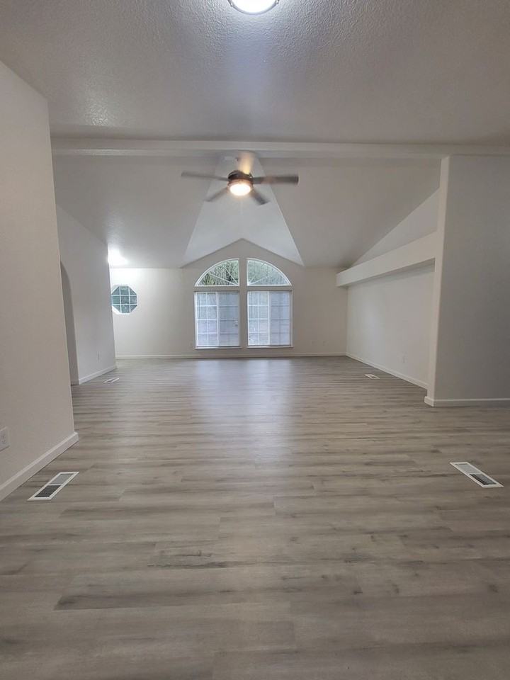 174 Bartlett Rd - Photo 2 of 21