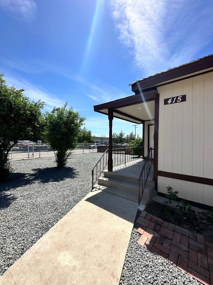 415 Oak Street - Photo 6 of 20