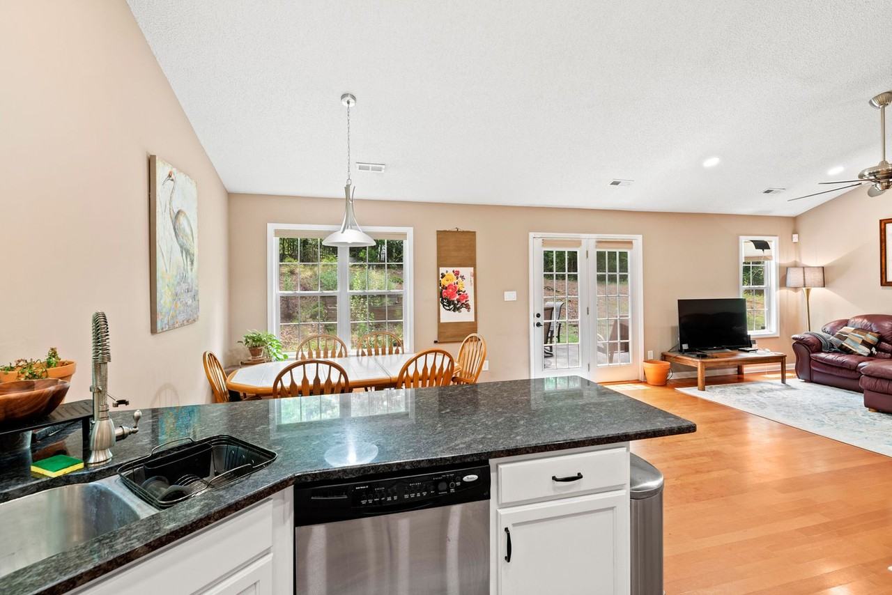 6516 Forest Ridge Drive - Photo 4 of 20