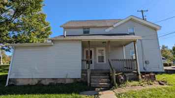 featured image of 223 E Maple St