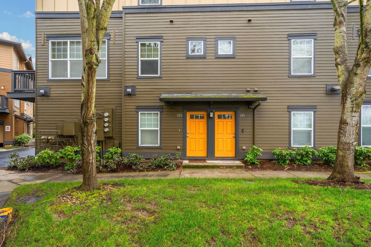 1150 Sw 170th Ave - Photo 2 of 30