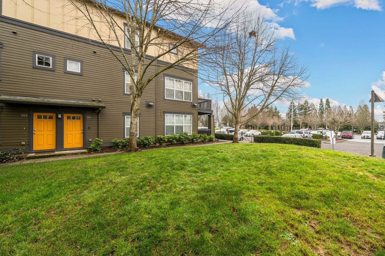 1150 Sw 170th Ave - Photo 3 of 30