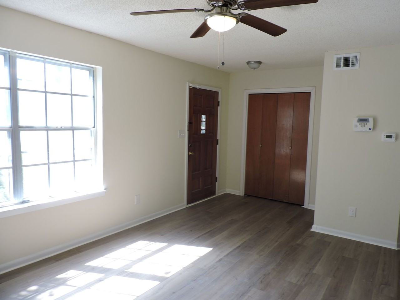 728 N Fairfield Dr - Photo 2 of 12