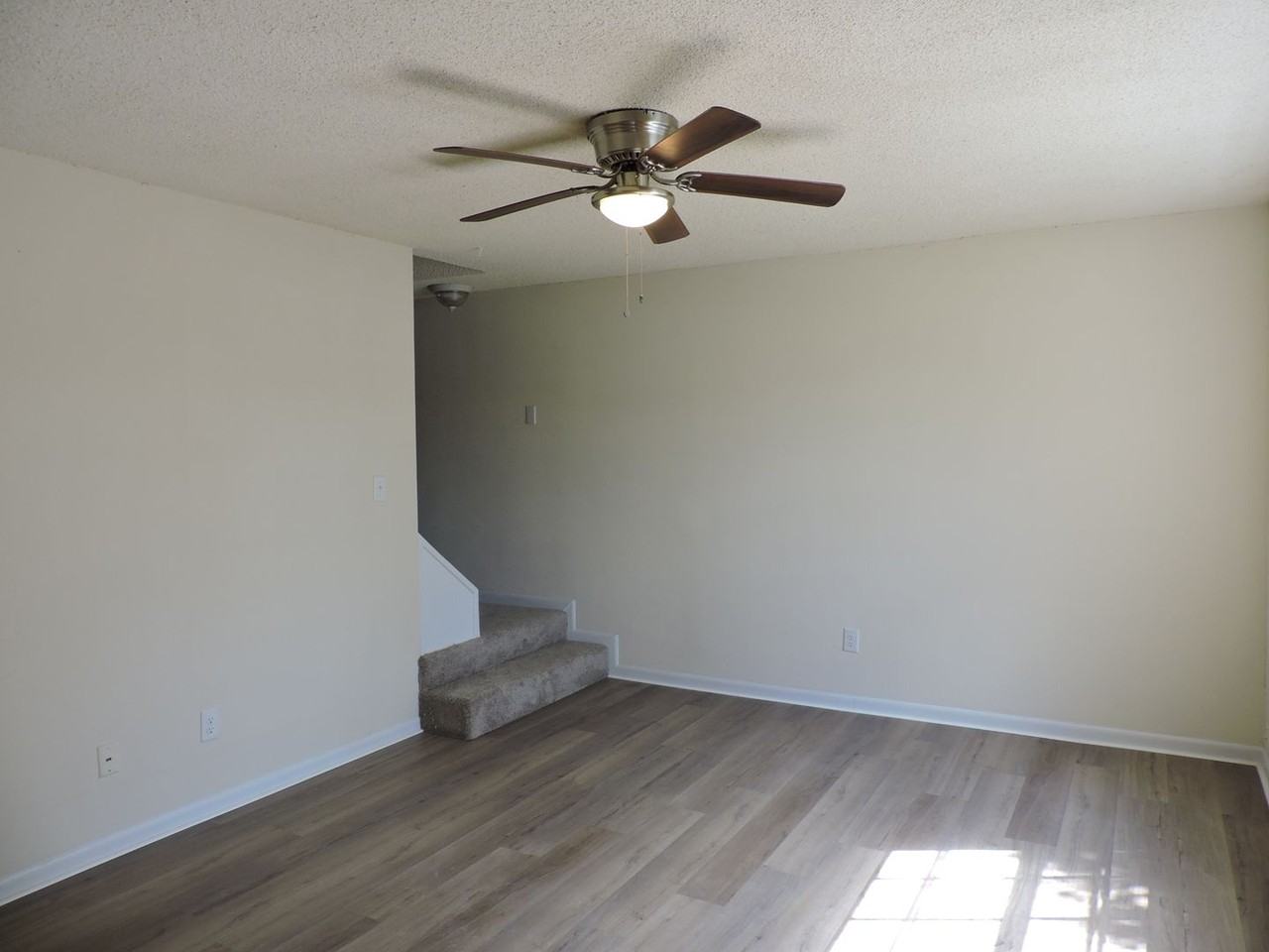 728 N Fairfield Dr - Photo 3 of 12