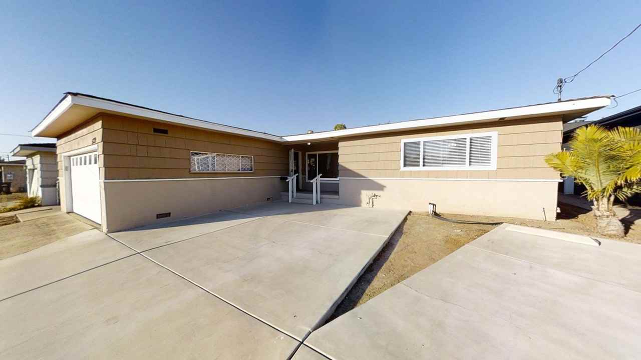5339 W Falls View Dr - Photo 2 of 24
