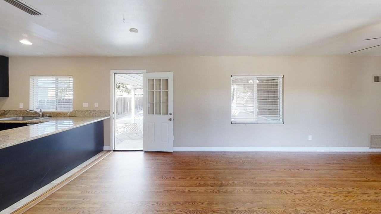 5339 W Falls View Dr - Photo 3 of 24