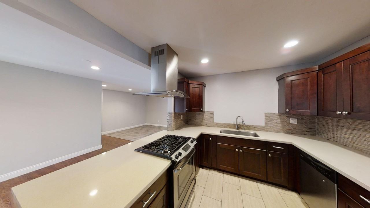 5325 E Falls View Dr - Photo 3 of 21