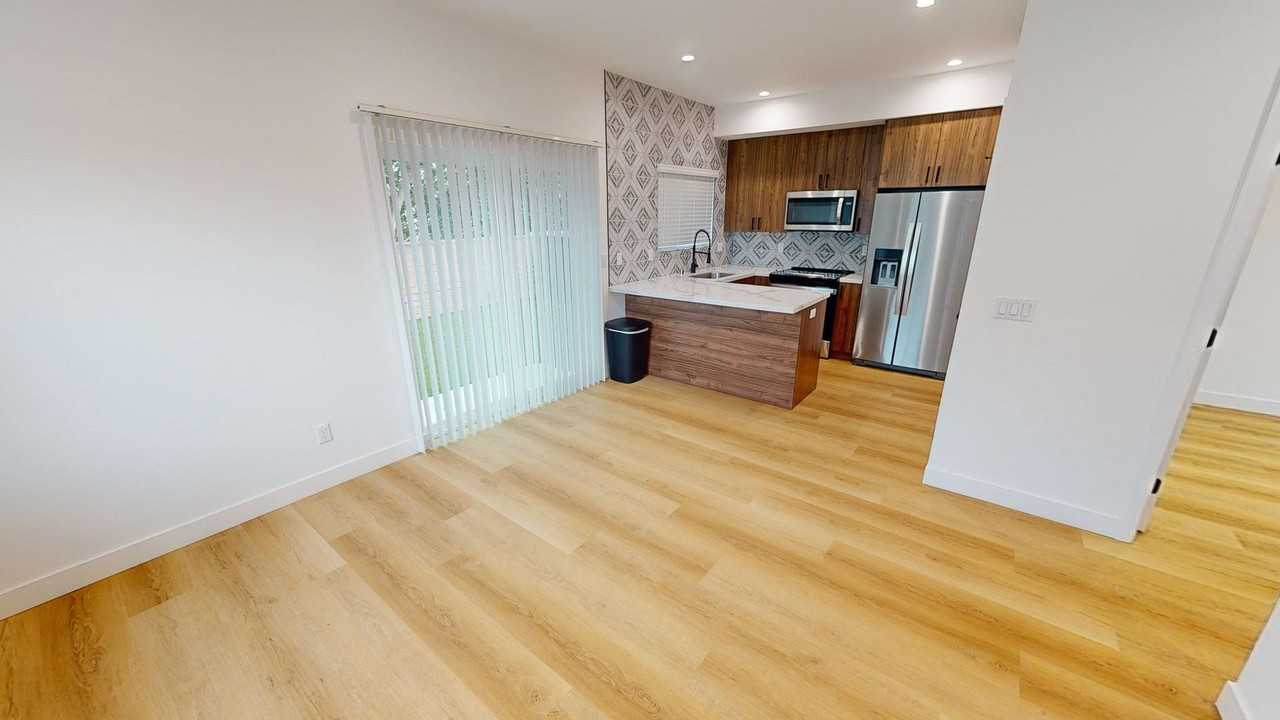 5339 W Falls View Dr - Photo 2 of 23