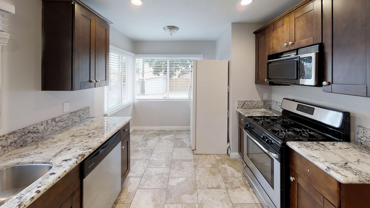 4940 Rockford Dr - Photo 2 of 17
