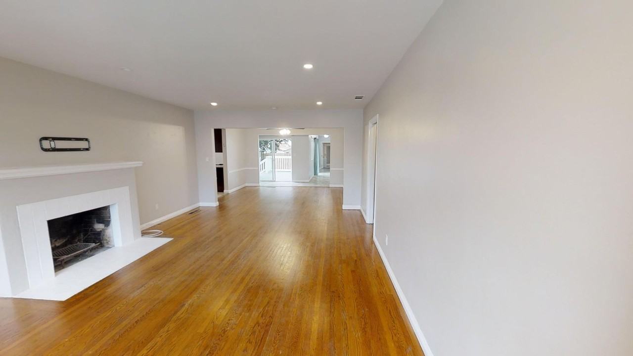 4940 Rockford Dr - Photo 3 of 17