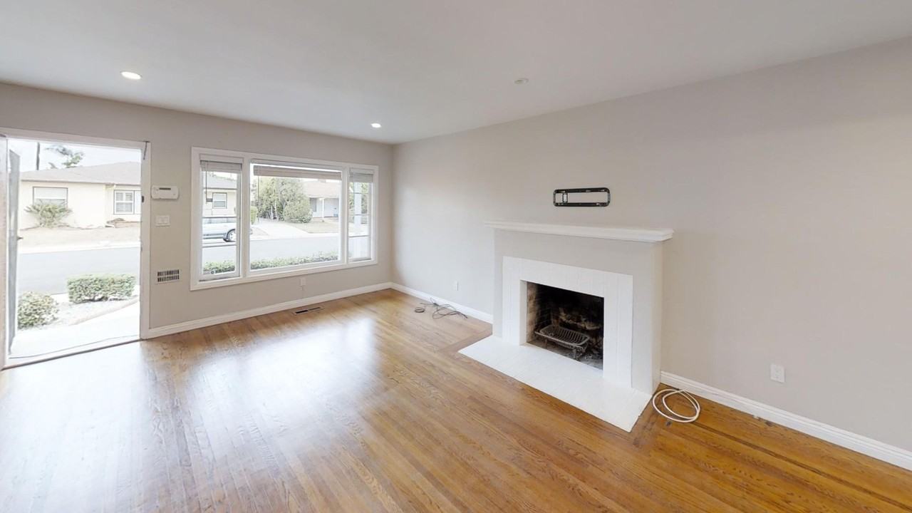 4940 Rockford Dr - Photo 5 of 17