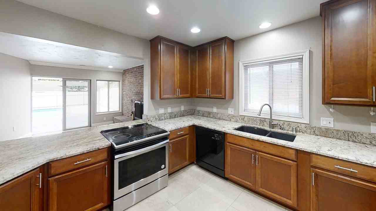 5623 Dorothy Dr - Photo 4 of 22